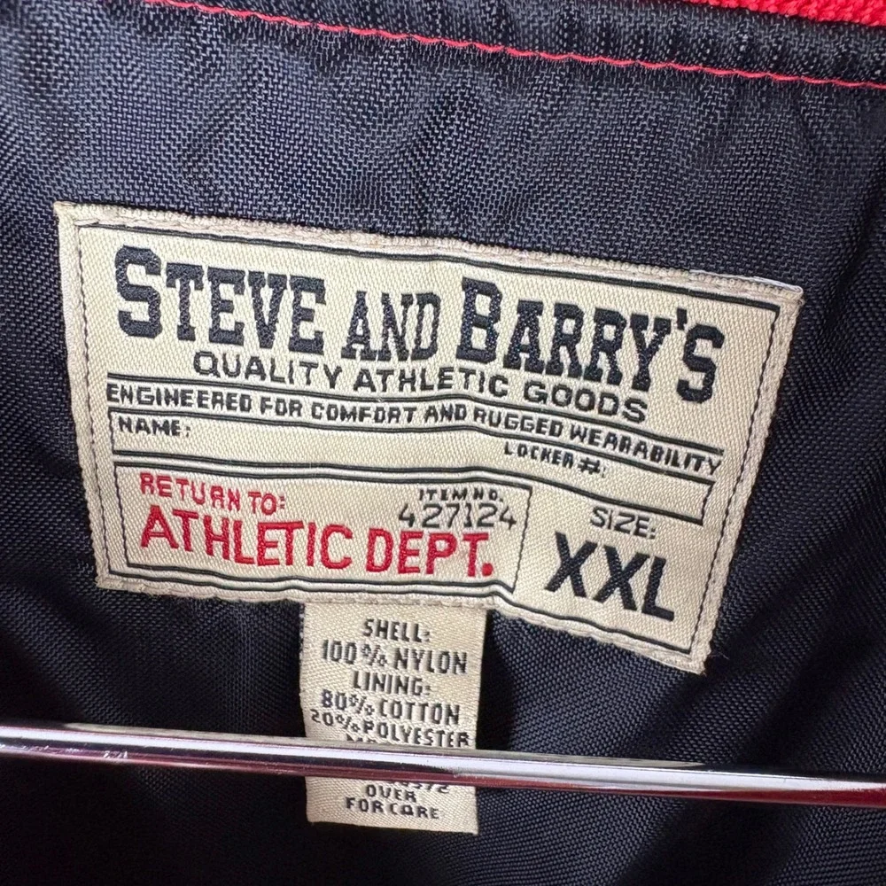 Steve & Barrys embrace sporty